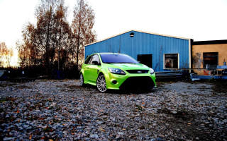 Green car blue building bare - a blue building free wallpaper