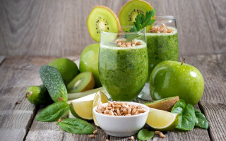 Green smoothies fruit wooden table - a wooden table free wallpaper