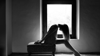 Woman sitting bench window crossed - a bench in front free wallpaper