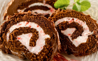 Chocolate roll mint leaf fork - the side of the plate free wallpaper