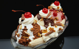 Dessert icecream bananas toppings glassplate - ed benedict free wallpaper