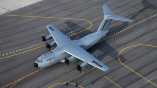 Airplane airport runway people anson - top of an airport runway free wallpaper