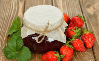 Jar strawberries wooden table food - a few leaf free wallpaper