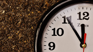 Clock wall dirt ground red - a close up of a clock free wallpaper