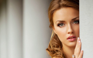 Woman ring wall hand face - a ring free wallpaper