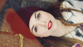 Woman longhair redhat toothbrush photorealistic - chica macnab free wallpaper