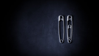 Two scissors black surface florianne - the other has free wallpaper