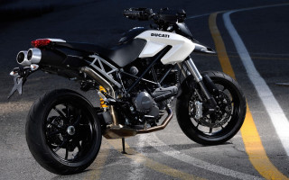 Motorcycle digital rendering black white - duccio free wallpaper