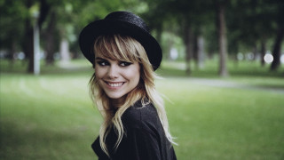 Woman hat park blonde smile - a picture in a park free wallpaper