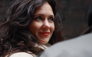 Woman smiling redlip longhair white - a red lip free wallpaper