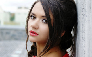 Woman red dress red lipstick 2 - a red lipstick free wallpaper