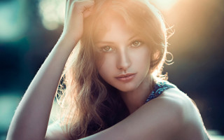 Woman blue dress wind portrait - the wind free wallpaper