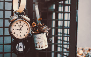Clock flowerpot stilllife shallowfocus indoor - a flower pot free wallpaper