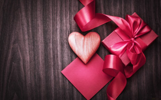 Heart wooden ribbon romantic gift - a wooden table free wallpaper