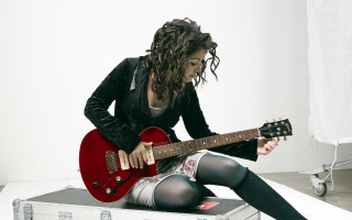 Woman sitting guitar rococo elina - her leg in the air free wallpaper