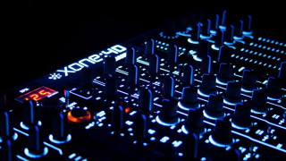 Dj mixer neon light logo - antoni pitxot free wallpaper