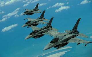 Fighter jet formation clouds ocean - bird free wallpaper for desktop