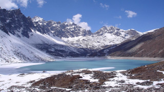 Mountain lake snow clouds panoramic - the ground below free wallpaper