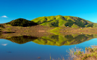 Mountain lake grassy trees reflections - a grassy area in the background free wallpaper