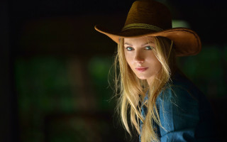 Blonde elf cowboyhat greenlight portrait - a cowboy hat free wallpaper