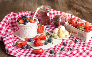 Cake strawberries blueberries jam eggs - a cake free wallpaper