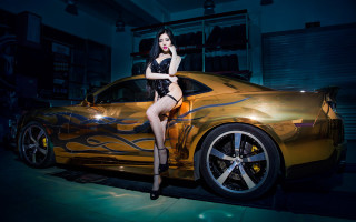 Woman black lingerie gold car - transgressive free wallpaper