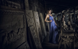 Woman blue dress carved wood - contemporary fashion free wallpaper