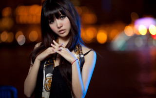 Woman longhair citynight portrait bokeh - portrait photography free wallpaper