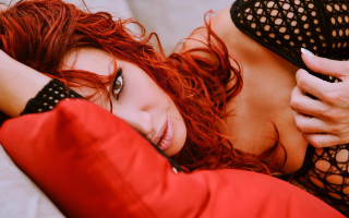 Red hair woman laying bed - carla wyzgala free wallpaper