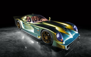 Metallic car shiny dark room - metallic free wallpaper