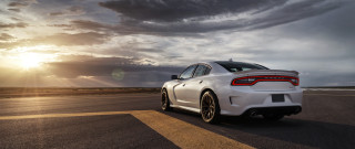 White car cloudy sky sunbeams - ultra wide angle free wallpaper