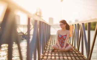 Woman bridge smile long hair - the wind free wallpaper for desktop