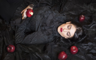 Gothic woman bed apples closed - her stomach free wallpaper