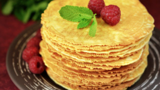 Pancakes raspberries leaf food photography - a stack of pancakes free wallpaper