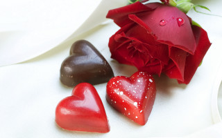 Three hearts rose white cloth - a white cloth free wallpaper