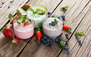 Food glasses strawberries blueberries green - a couple of glasses free wallpaper