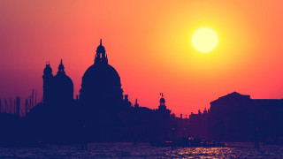 Sunset city largebuilding boat moon - christopher wren free wallpaper