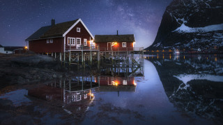 Red house lake night sky - under free wallpaper