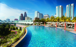 Pool city palm lounge tilt - a large swimming pool free wallpaper