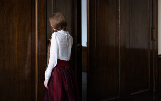 Woman white shirt red skirt - a red skirt free wallpaper
