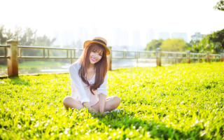 Woman hat smile grass city - her face free wallpaper for desktop