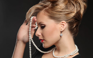 Woman pearl diamond necklace jewelry - end free wallpaper