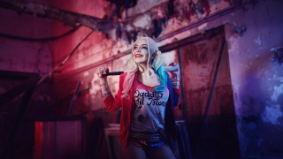 Woman microphone peelingpaint redlight cosplay - a red light behind her free wallpaper
