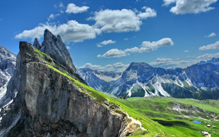 Mountain range grassy slope clouds - correggio free wallpaper