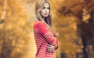 Woman redwhite stripes forest portrait - shirt free wallpaper for desktop