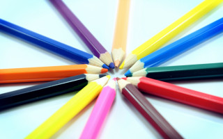 Colored pencils circle gradient background - a circle free wallpaper