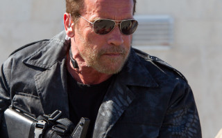 Bearded man sunglasses gun jacket - arnold mesches free wallpaper