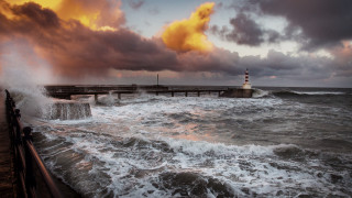Lighthouse waves stormy sky cityscape - wave free wallpaper