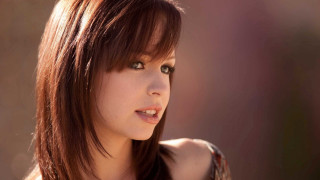 Daphne mcclure brown hair blood - a brown background free wallpaper
