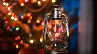 Small lantern christmas tree bokeh - a christmas tree in the background free wallpaper